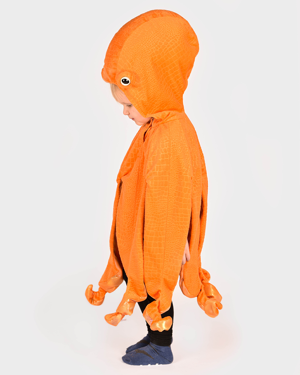 orange bläckfiskdräkt som visas från sidan på flicka